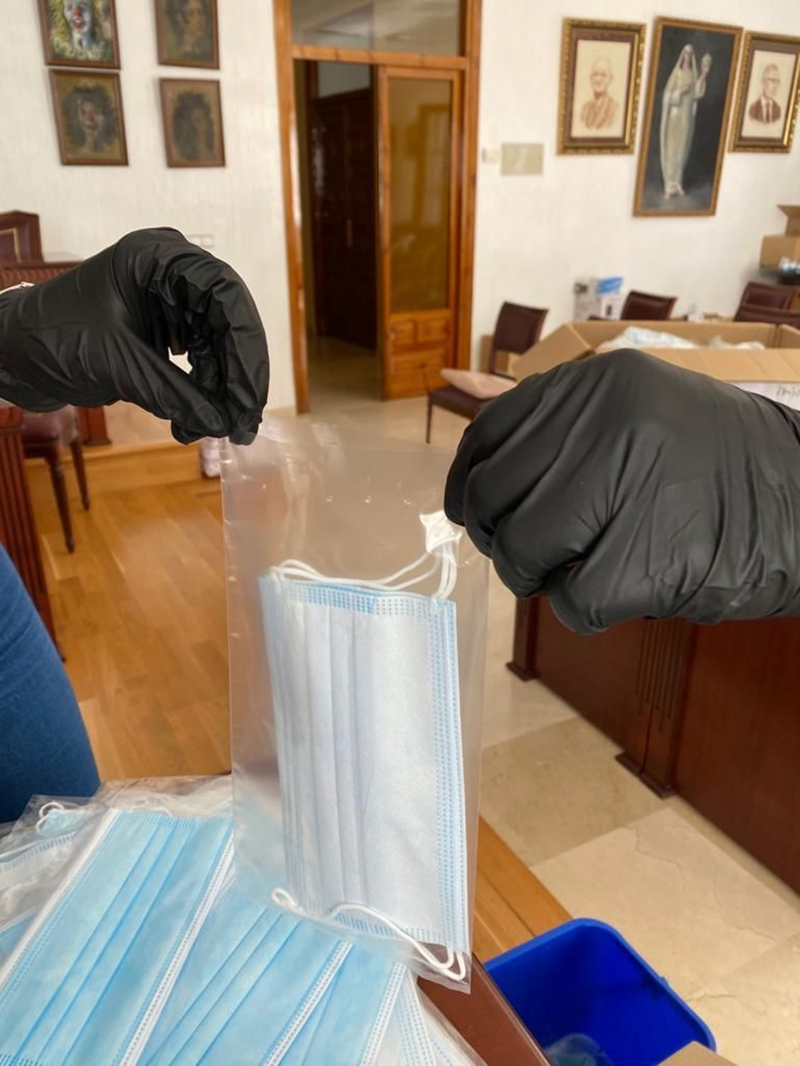 Reparto de mascarillas en Benamejí.