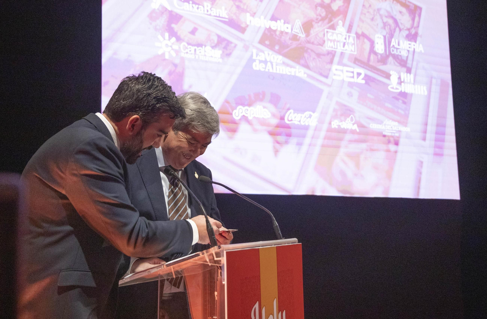 Imágenes de la presentación de las Holy Cards