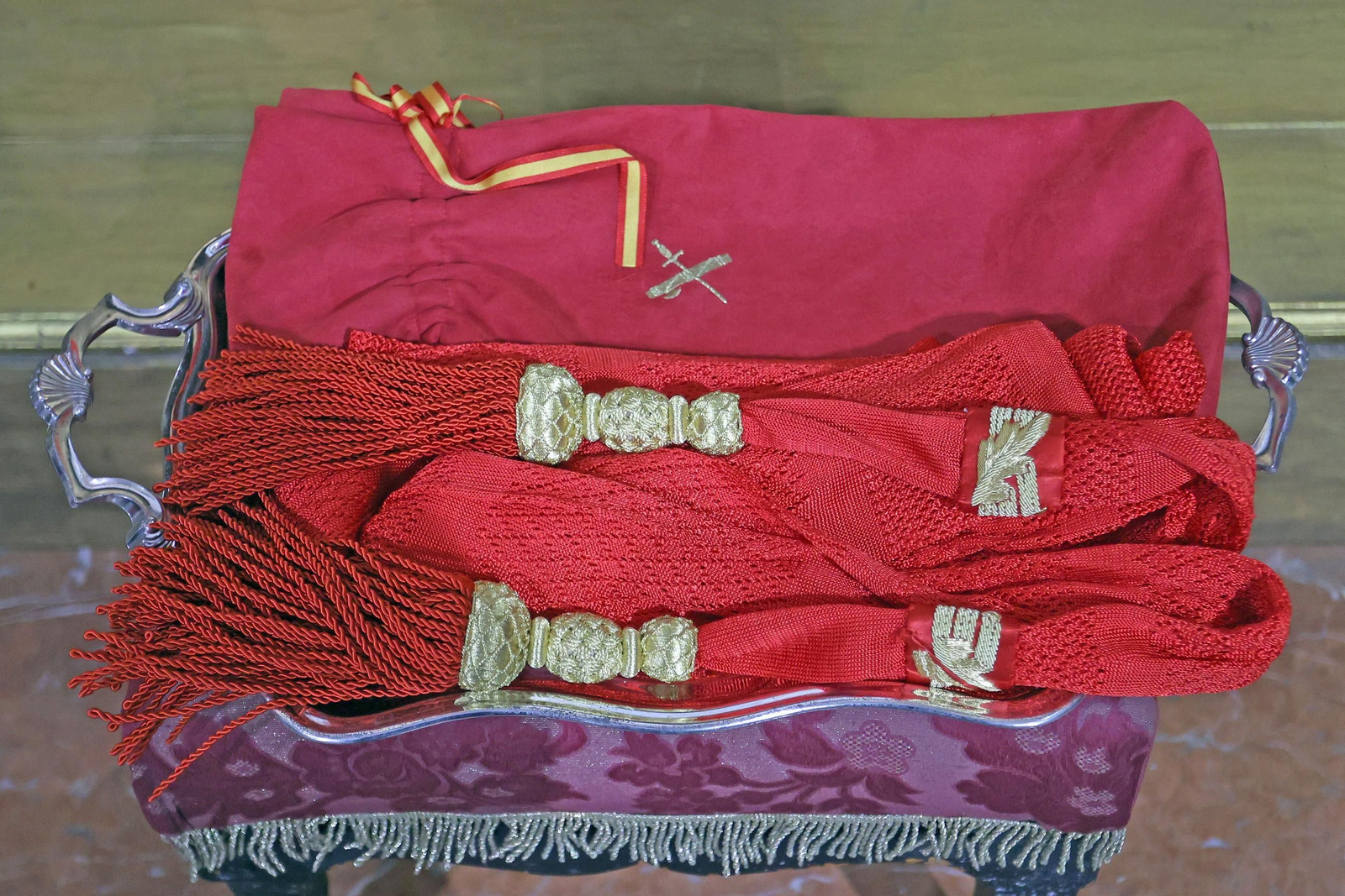 Imágenes de la entrega del fajín de Rodríguez del Castillo a Madre de Dios de la Misericordia