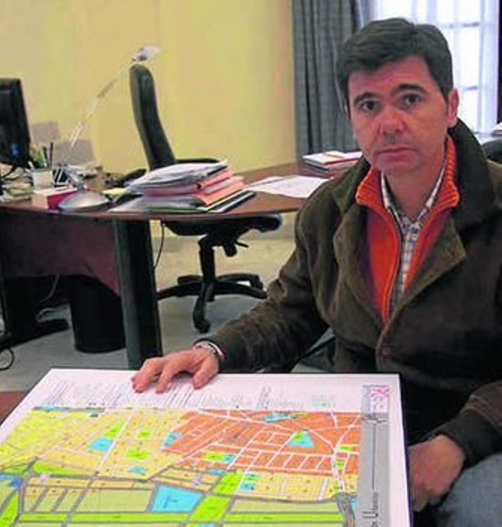 El ex edil Antonio Correia, en una fotografía tomada en su despacho.