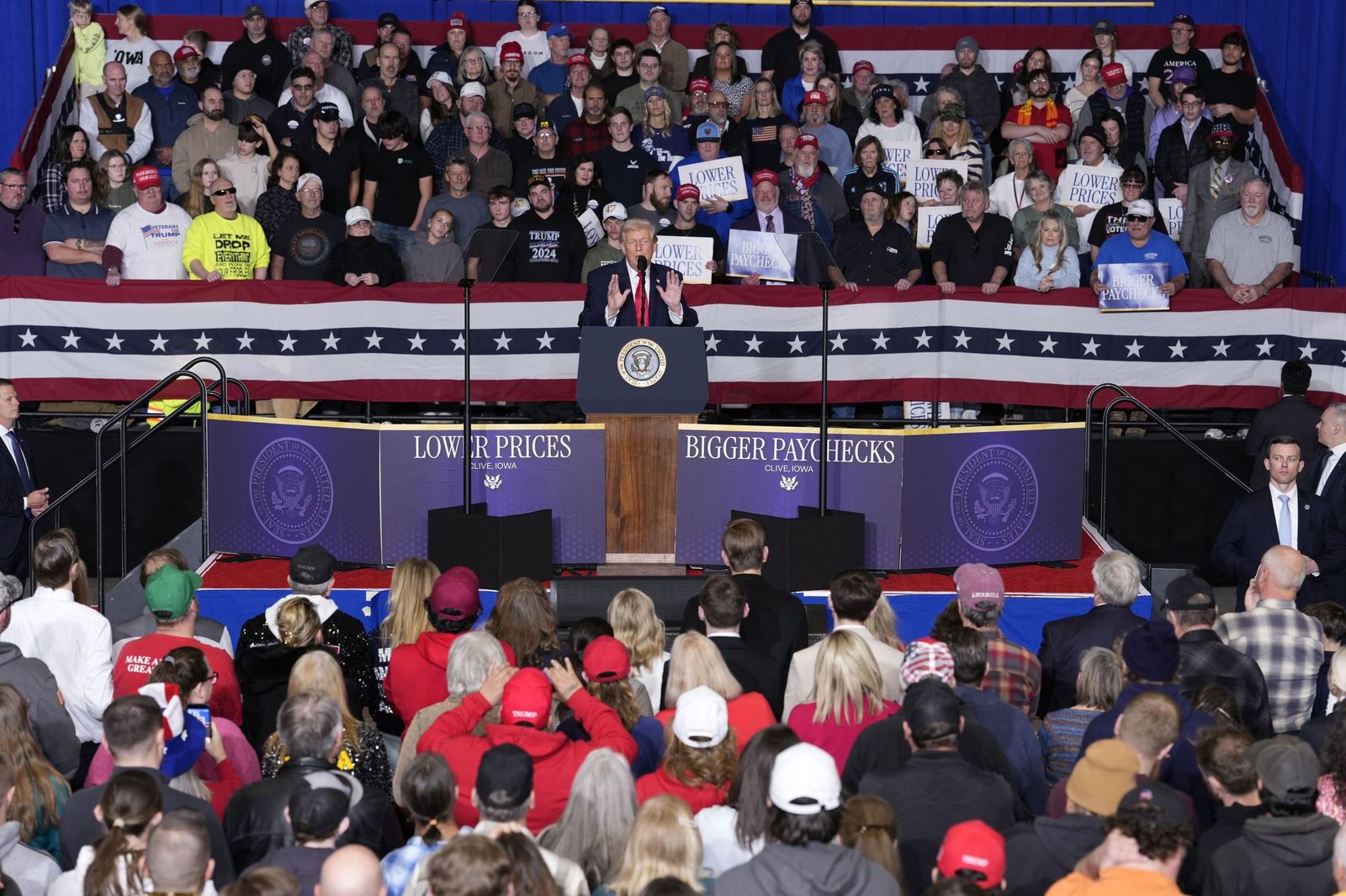 El presidente de Estados Unidos, Donald Trump, durante su discurso en Clive, Iowa.