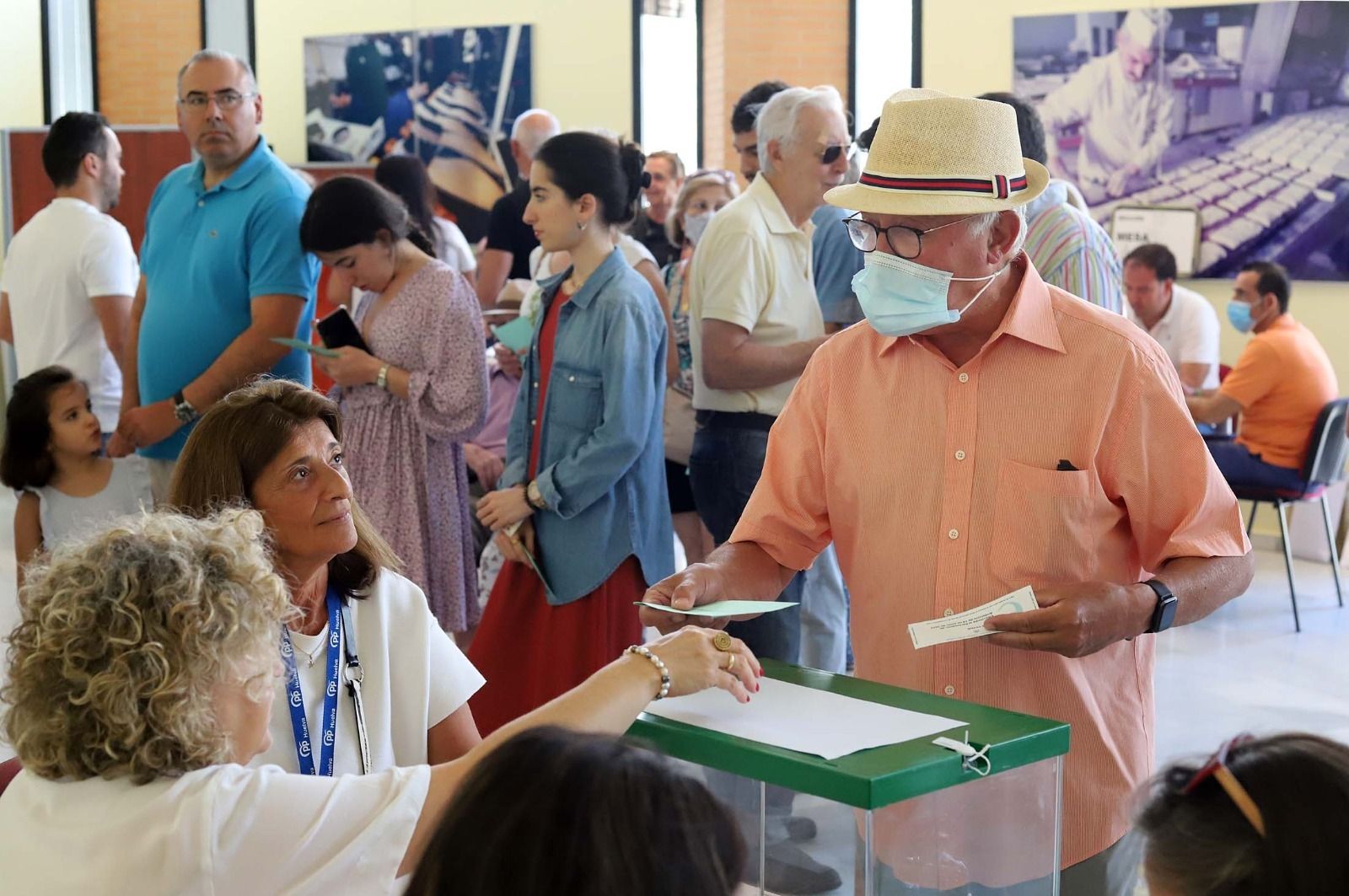 Imágenes de la jornada electoral en Huelva