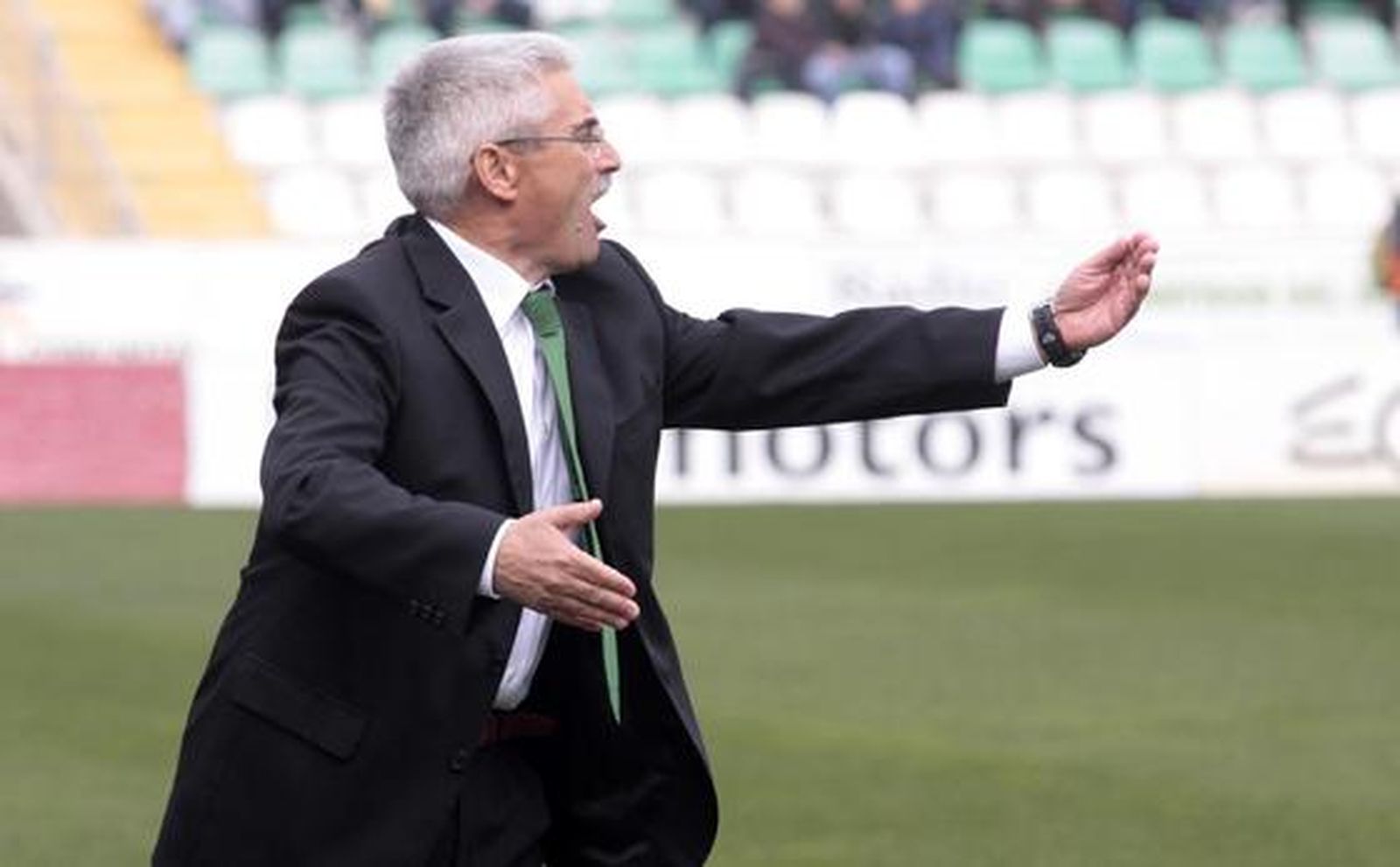 El Granada se trae un empate del estadio del Elche pese a jugar gran parte del partido con uno más (0-0). / LOF