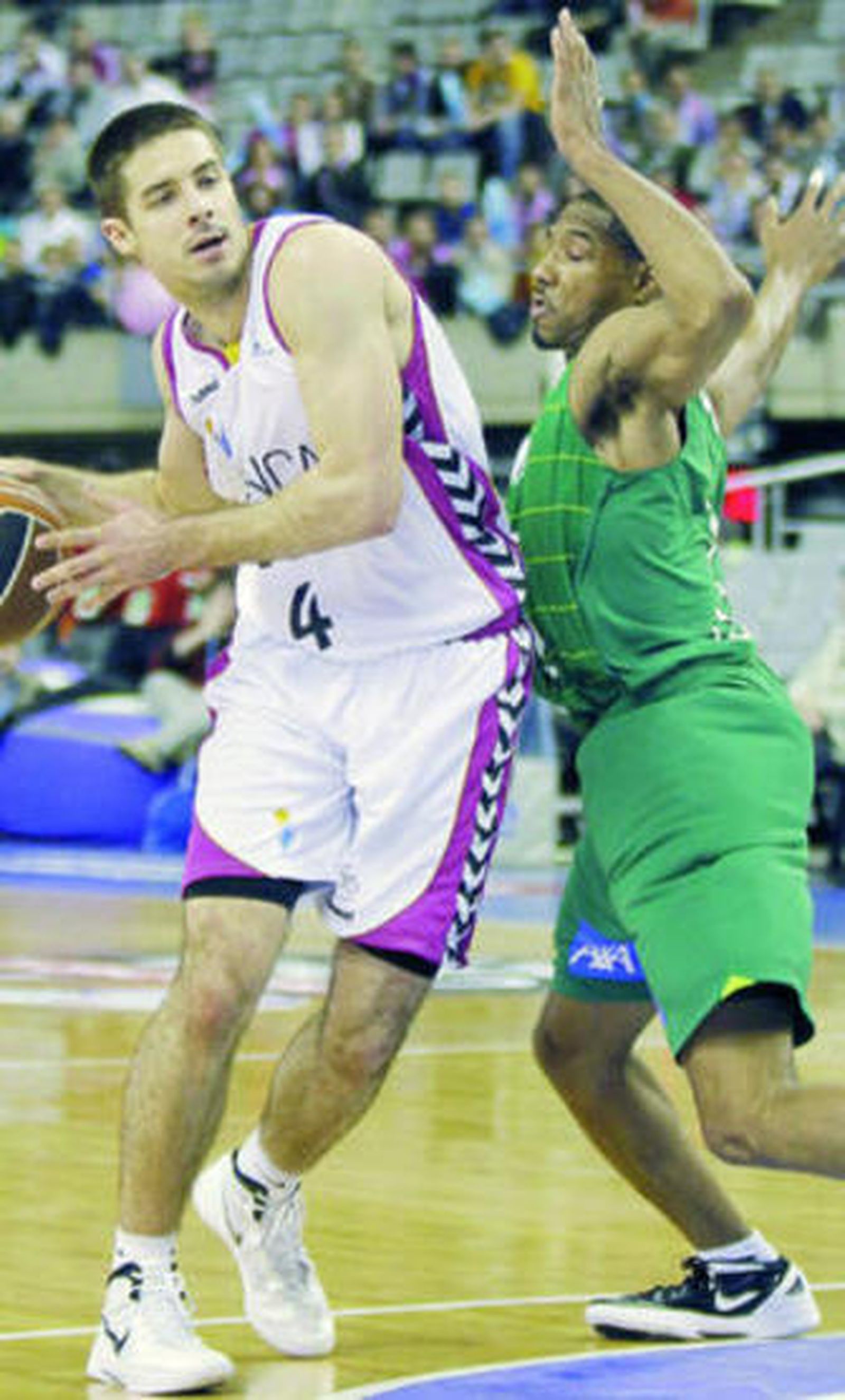 Tepic avanza ante Darden en la semifinal de ayer.