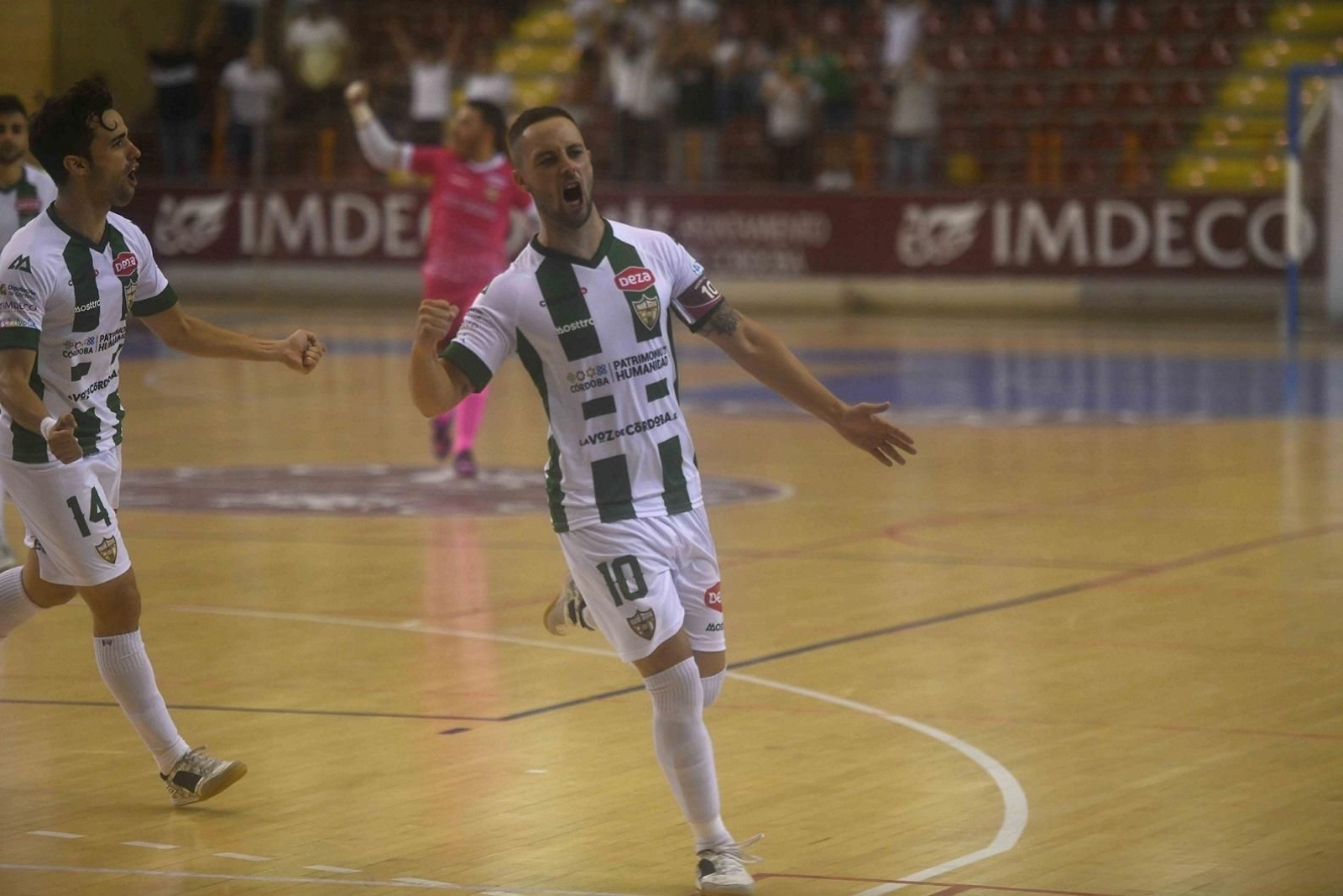 Manu Leal celebra el tanto que dio la victoria a su equipo.