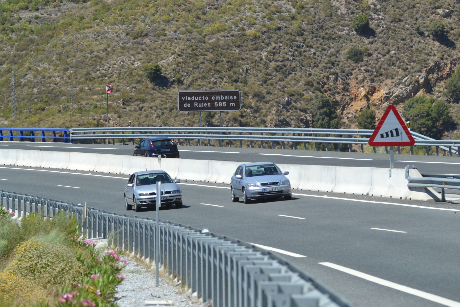 El viento condiciona el tráfico en la A-44. El viento condiciona el tráfico en la A-44.