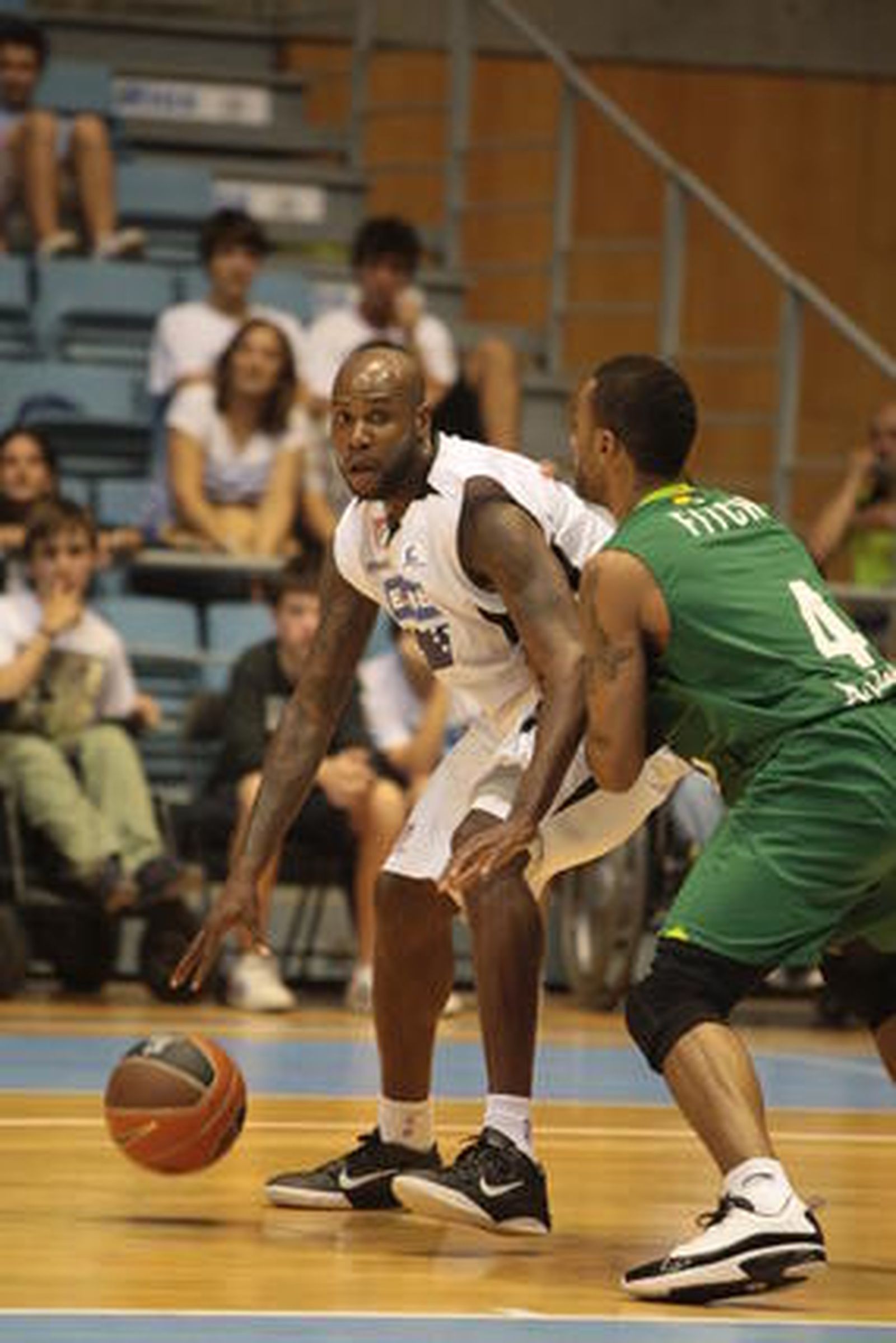 Unicaja vence en Santiago al Blusens Monbus por 71-78 después de sobreponerse a un mal inicio

Foto: ACBMEDIA