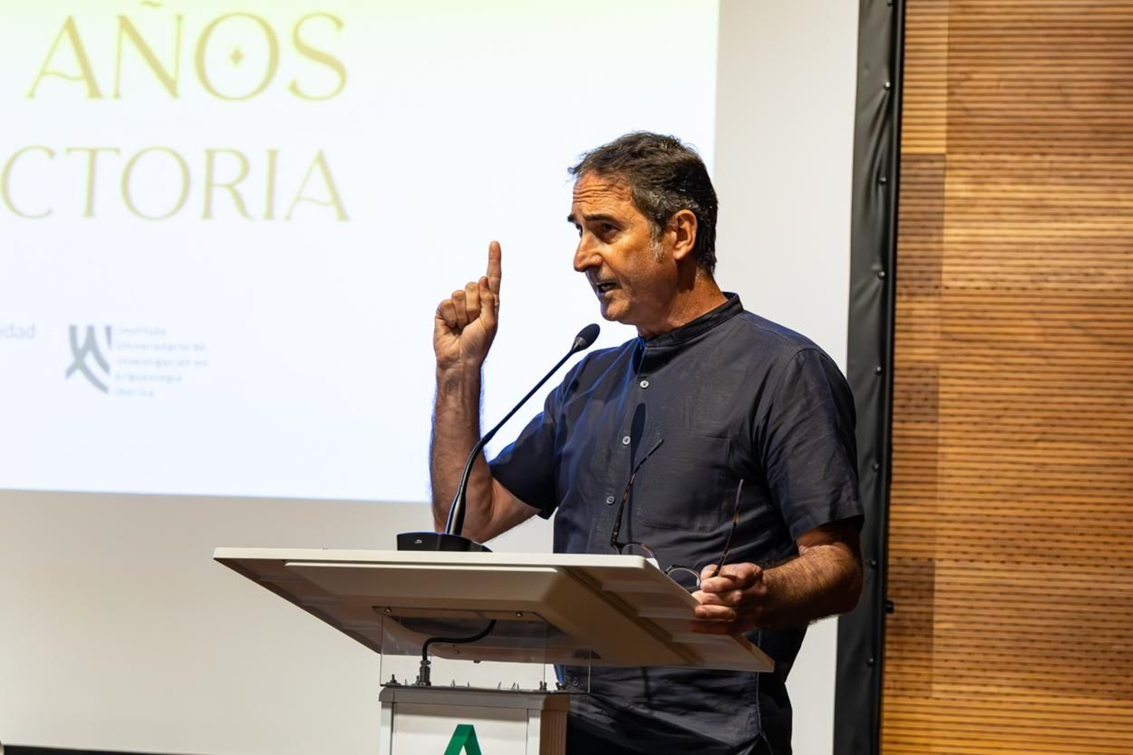 Asi ha sido el homenaje a Arturo Ruiz.