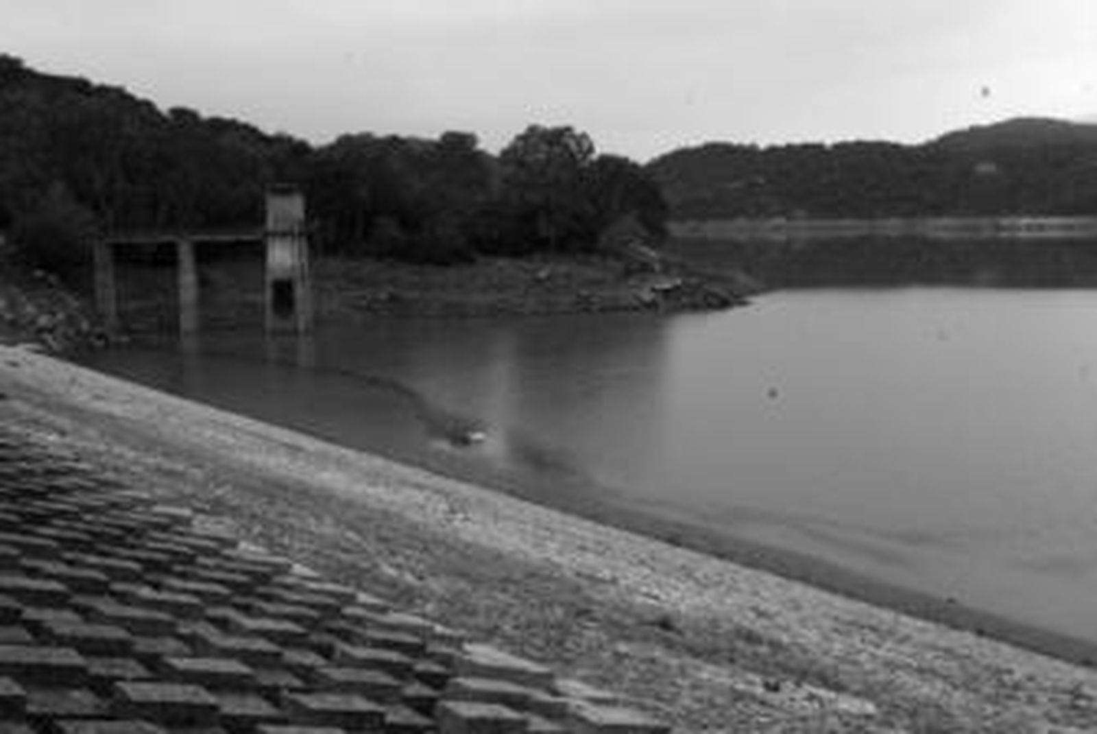 Vista parcial de las instalaciones del pantano del Guadarranque, la pasada semana.