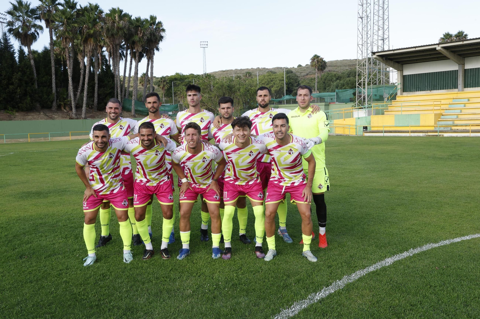 "Las fotos del partido de entrenamiento de la Balona con el Mons Calpe de Gibraltar"