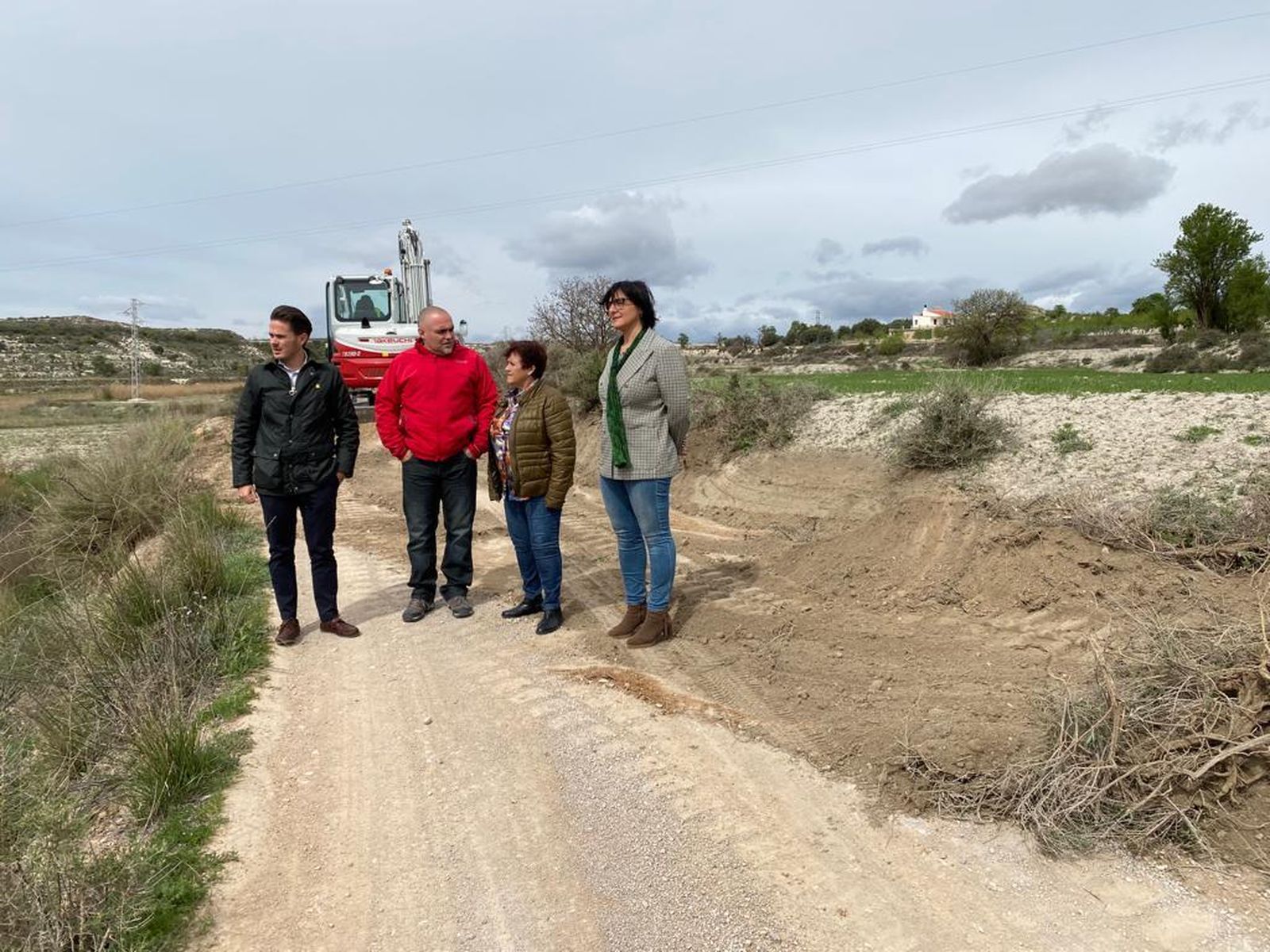 Visita a uno de los caminos rurales de Granada que será mejorado.