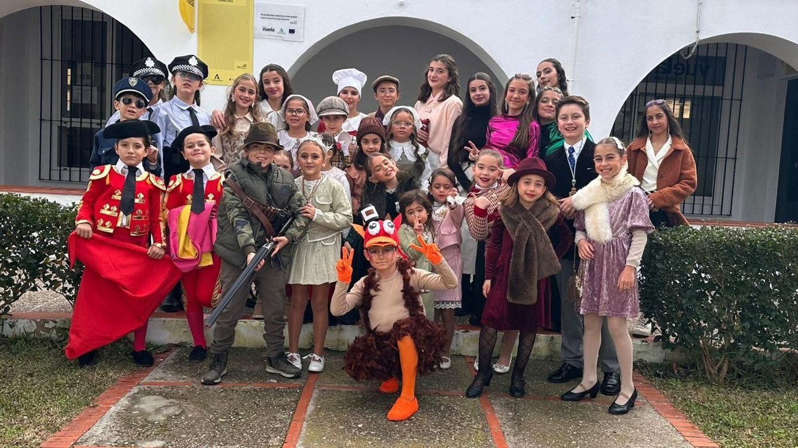 Los escolares del CEIP Torrecera que han participado en la obra.