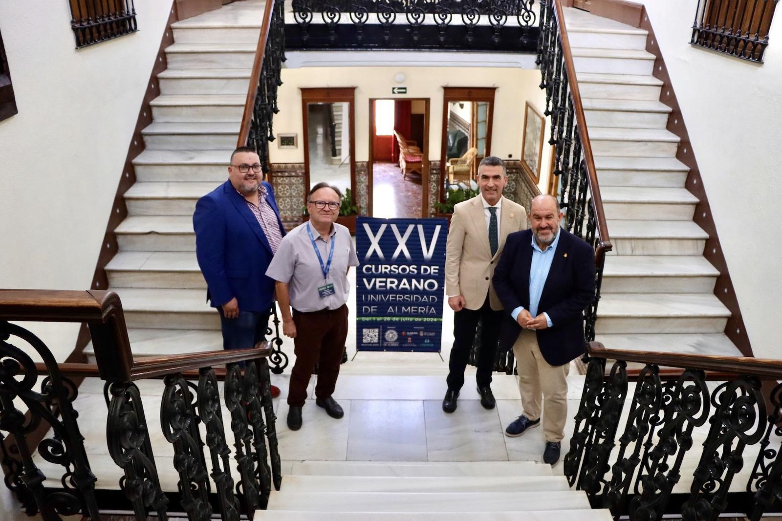 Responsables municipales y de la UAL en el Casino de Dalías.