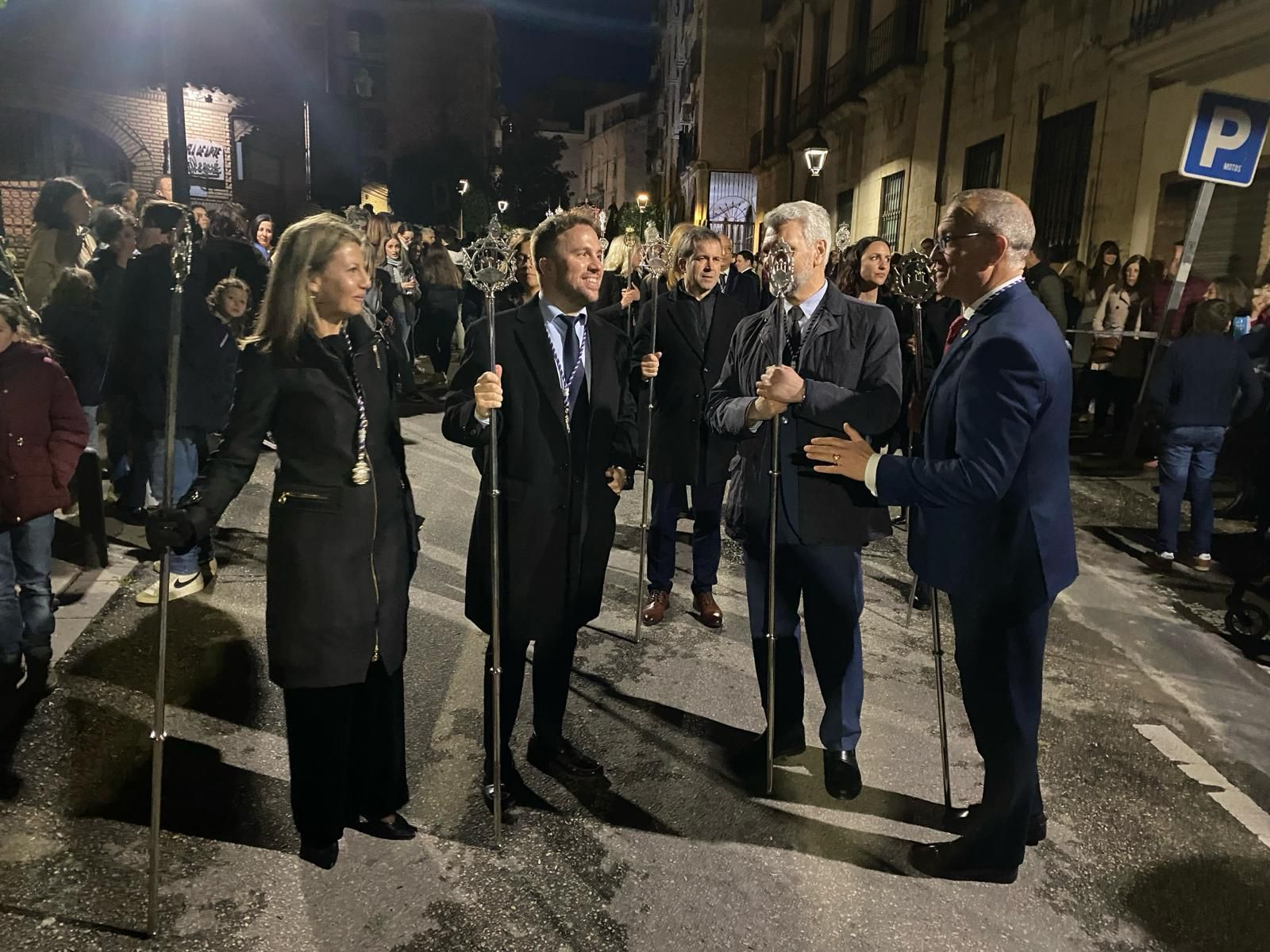En imágenes: el Santo Sepulcro procesiona su luto por las calles de Jaén capital