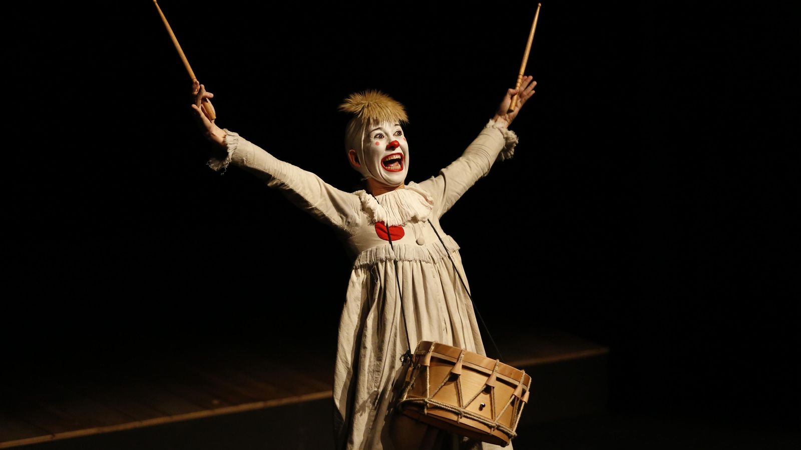 La Maquiné intepretó 'Acróbata y Arquelín' en el Festival de Música y Danza.