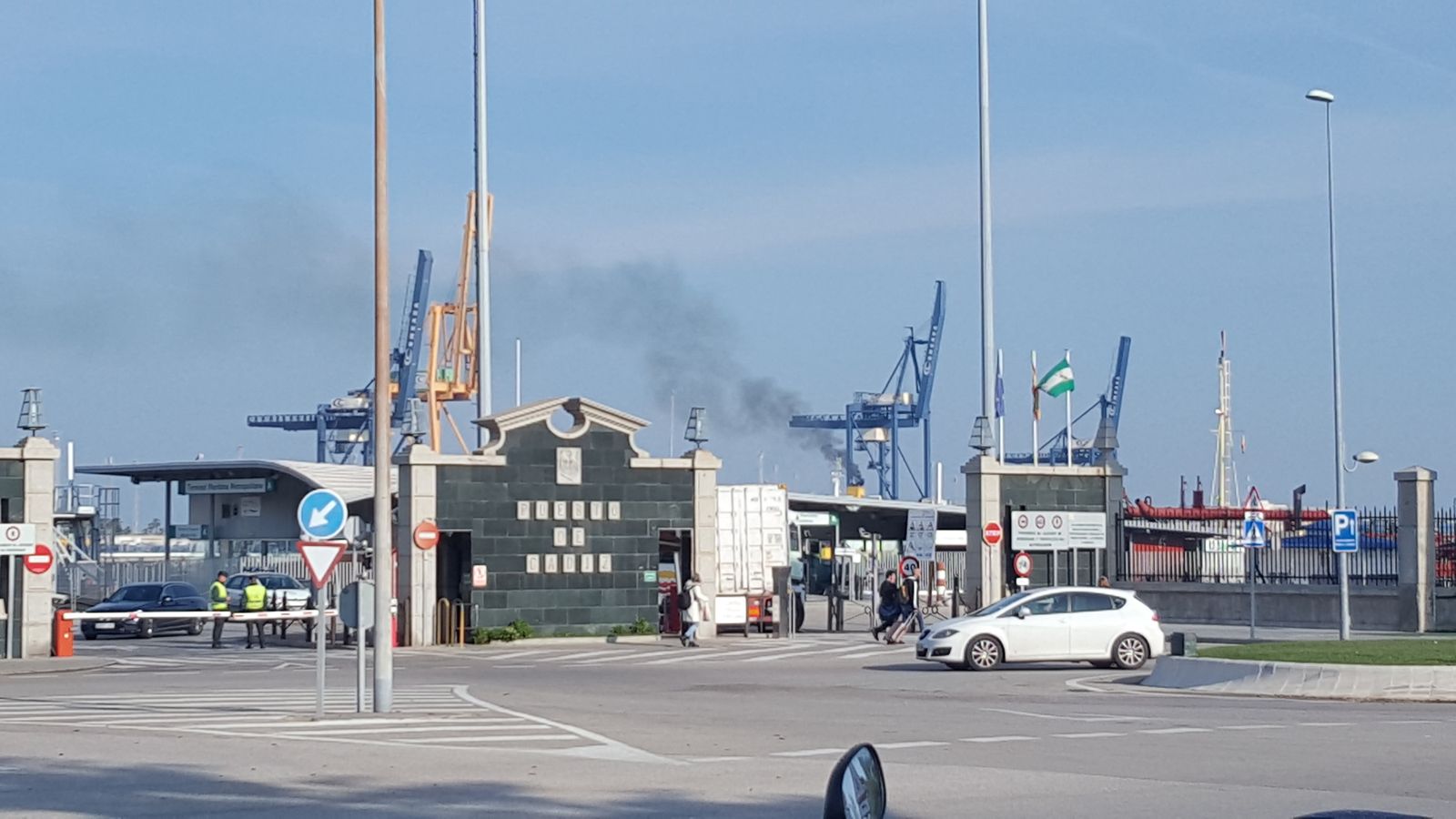 Entrada al puerto de Cádiz por la Plaza de Sevilla