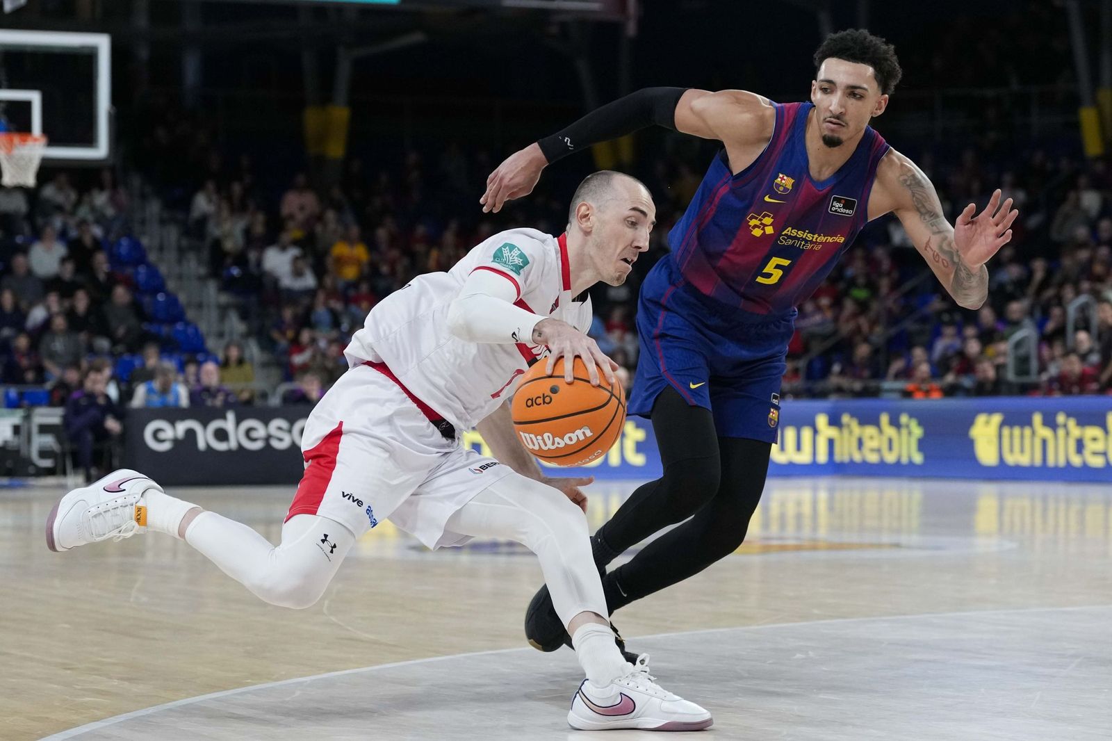 Rousselle lidera un ataque del Covirán Granada ante el Barça