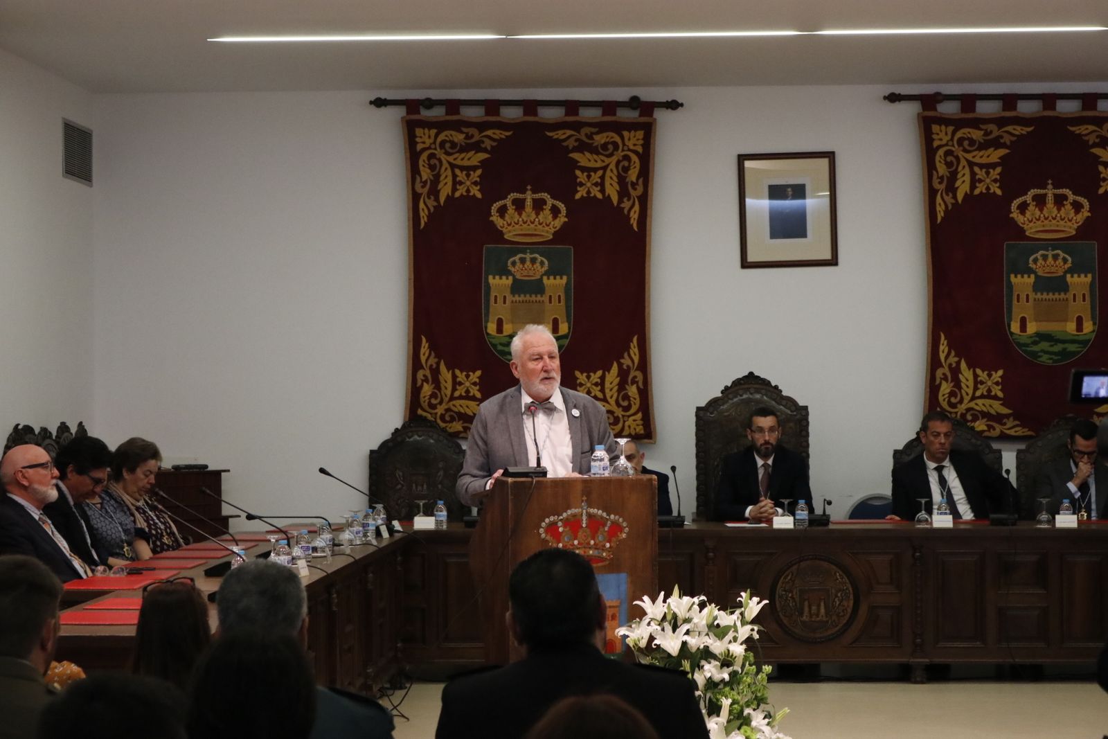 El concejal Helenio Fernández, durante la lectura del discurso institucional del Día de Andalucía en 2019.