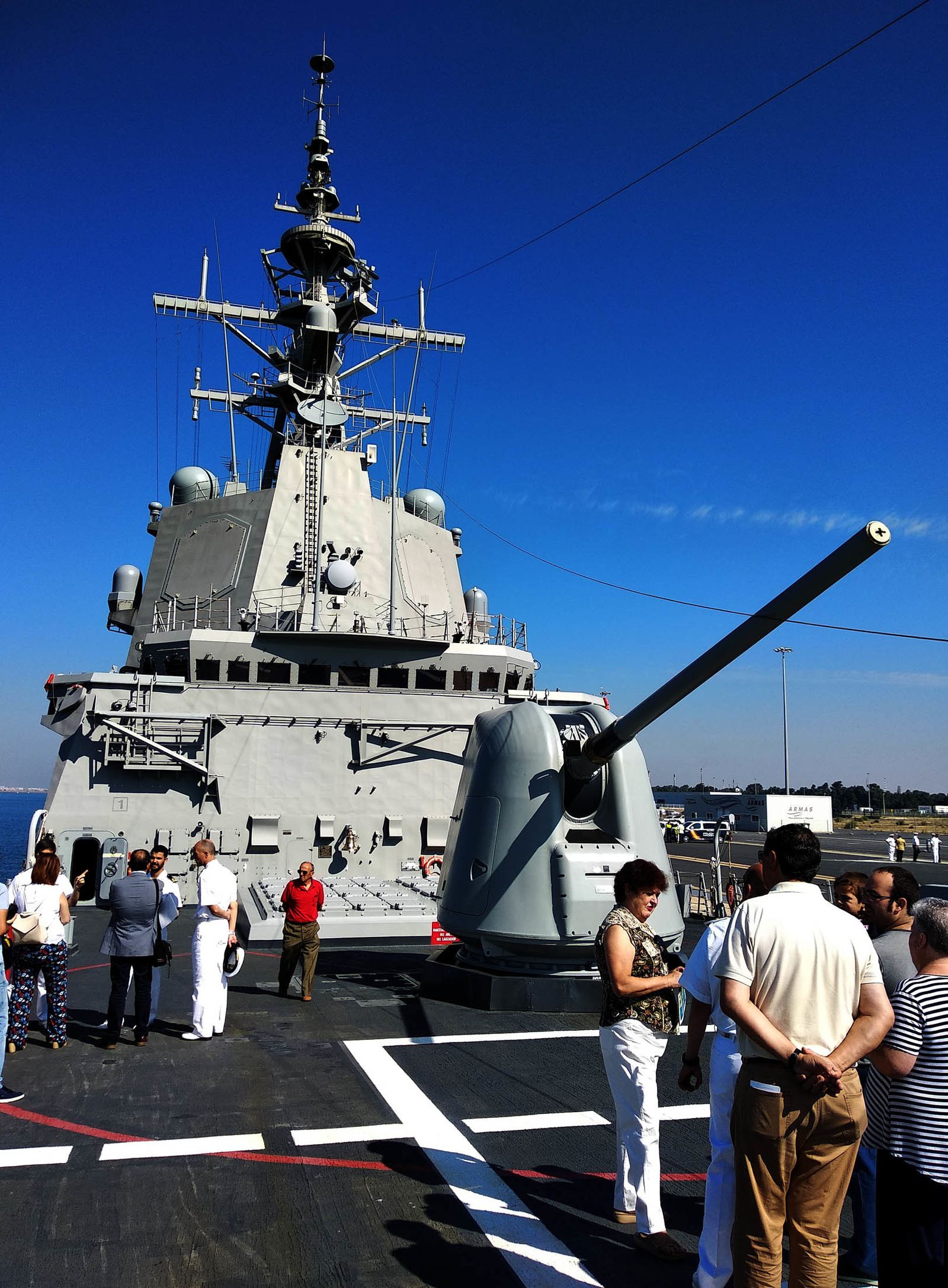 Imágenes de la Fragata Cristóbal Colón F-105