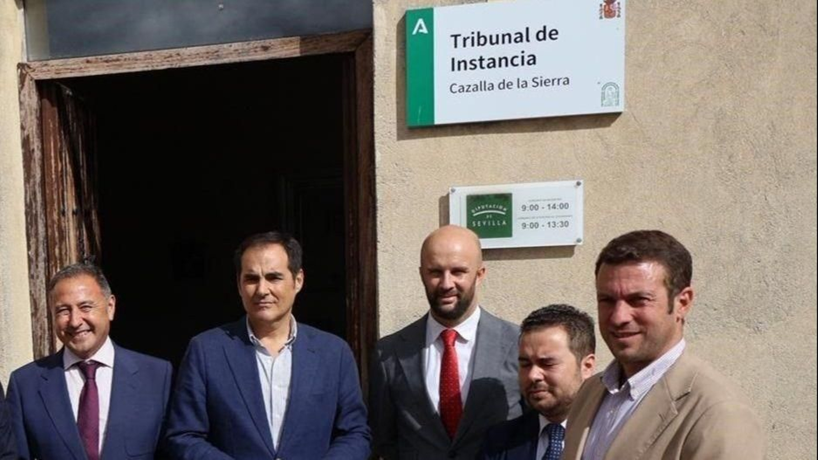 José Antonio Nieto y Adrián Torres, entre otras autoridades, este martes en Cazalla.