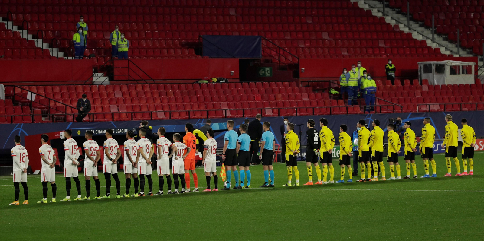 El Sevilla y el Borussia Dortmund, en el partido de Champions a puerta cerrada en Nervión.