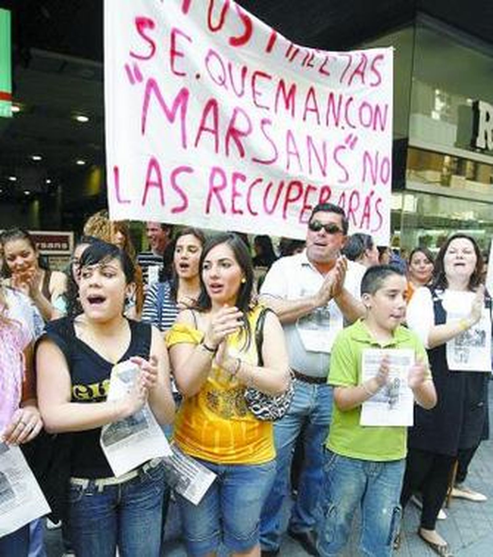 Algunos de los manifestantes que se concentraron ayer.