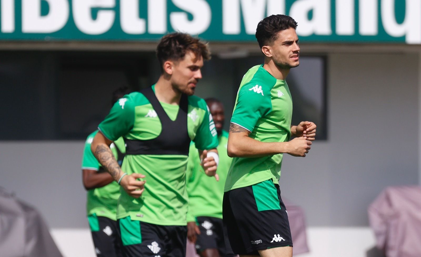 Bartra, en un momento el entrenamiento de este sábado.