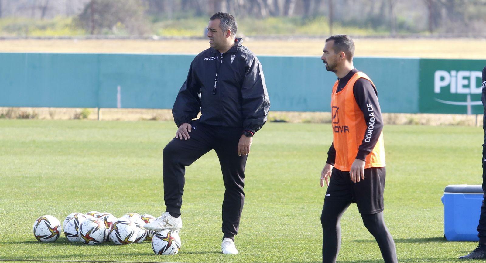 German Crespo junto a De las Cuevas en una sesión de entrenamiento del Córdoba.