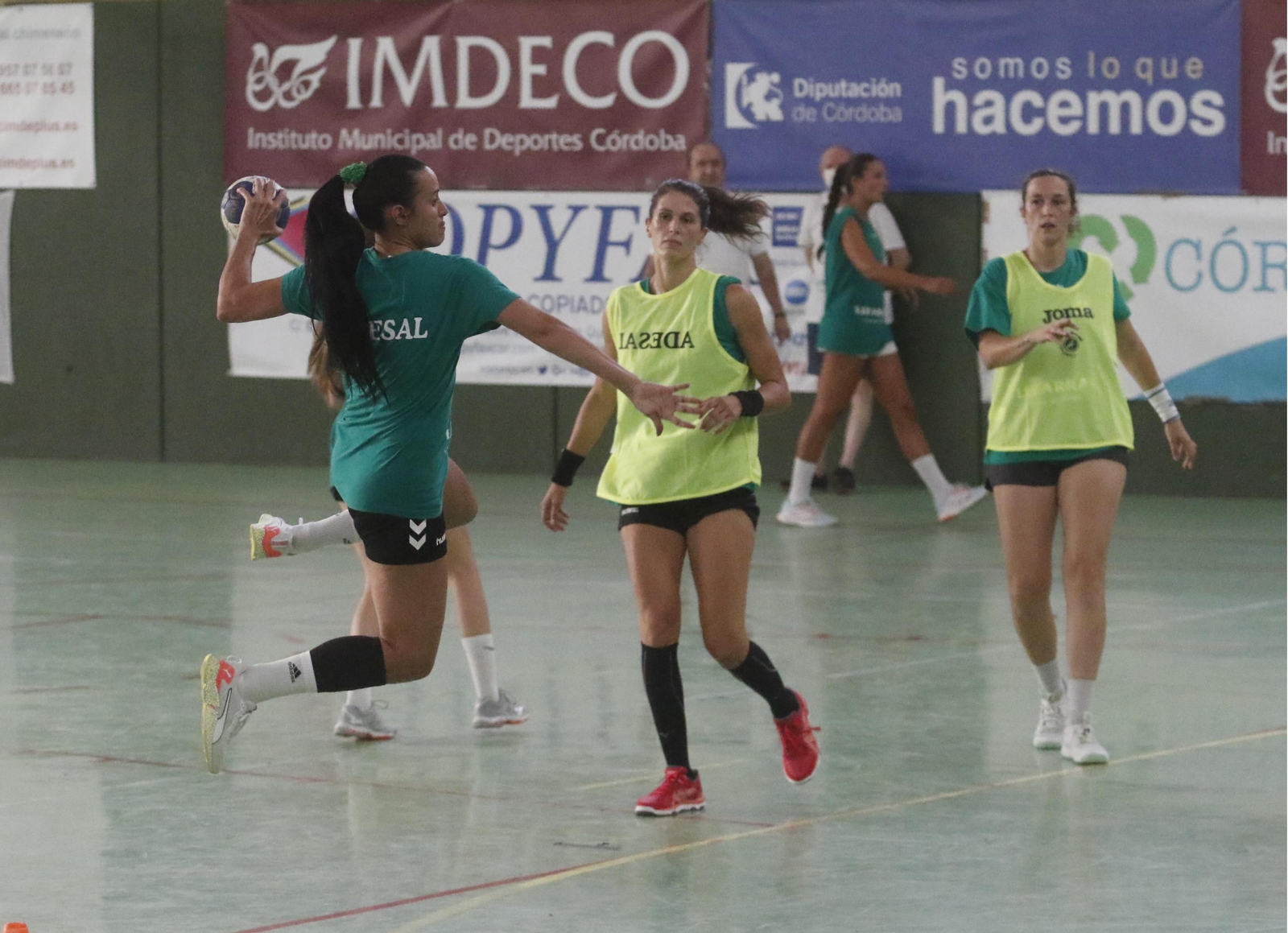 Las fotos del primer entrenamiento del Adesal camino de la Liga Guerreras Iberdrola