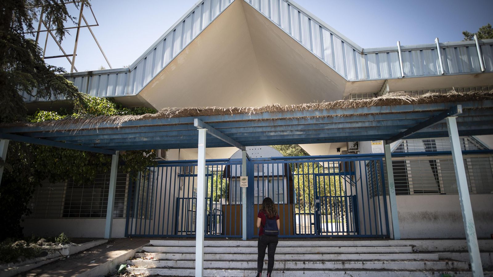 Puerta de acceso a Aquaola, cerrada desde mayo de 2022