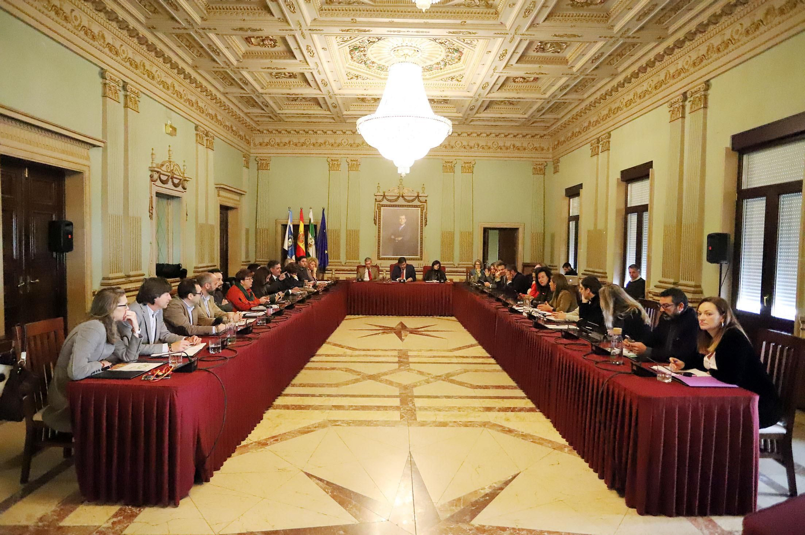 Imágenes del pleno extraordinario en el Ayuntamiento