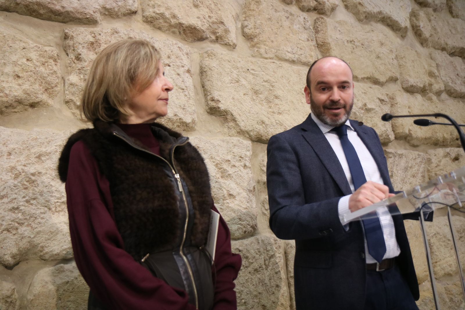 Rosario Mérida y Bernardo Jordano informan del proyecto.