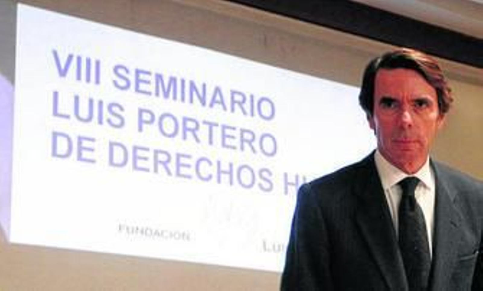 Aznar, ayer en Granada, momentos antes de su intervención en el Seminario Luis Portero de Derechos Humanos.