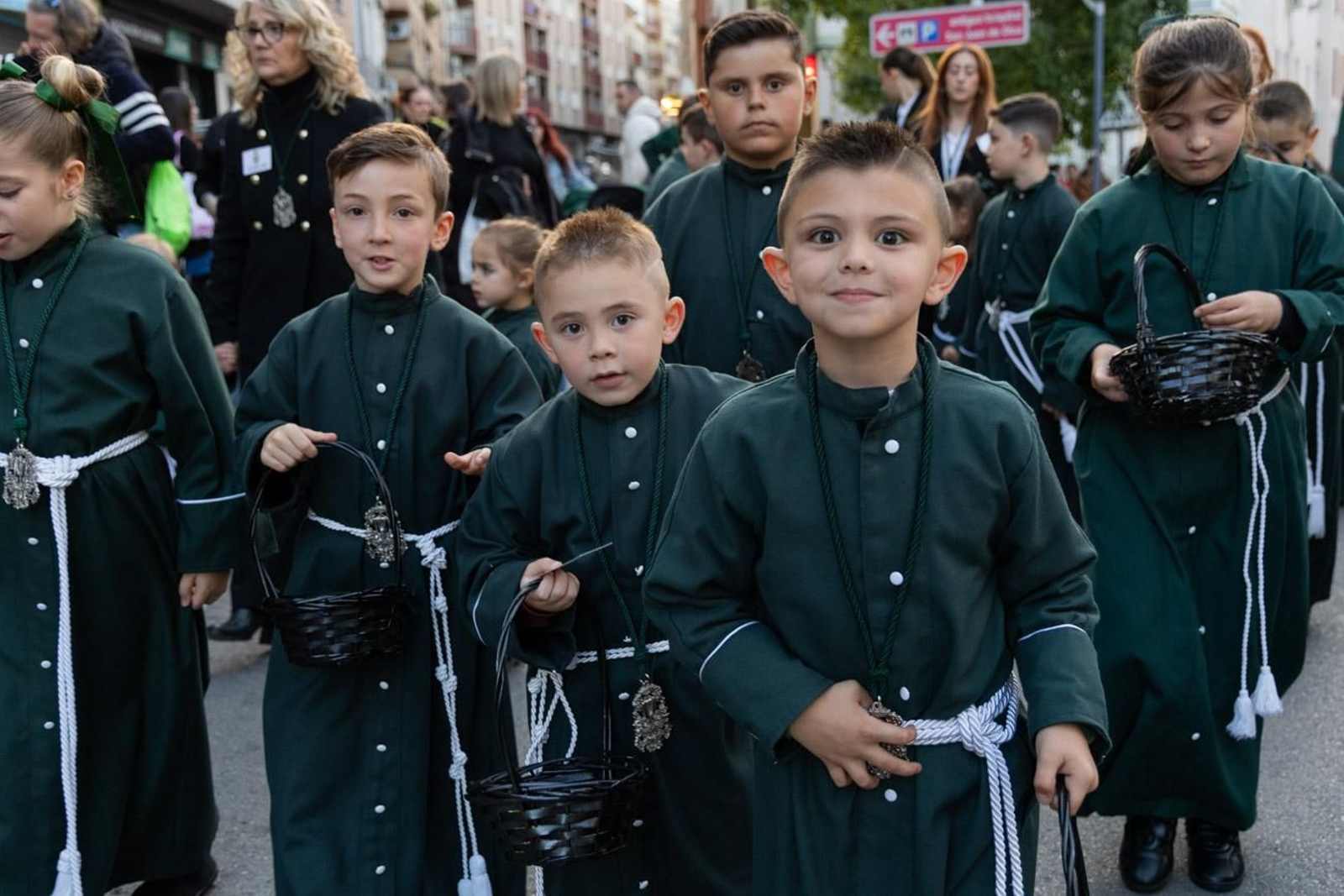 Las cofradías de la Vera Cruz, Expiración y Gran Poder lucen sus cortejos en la calle