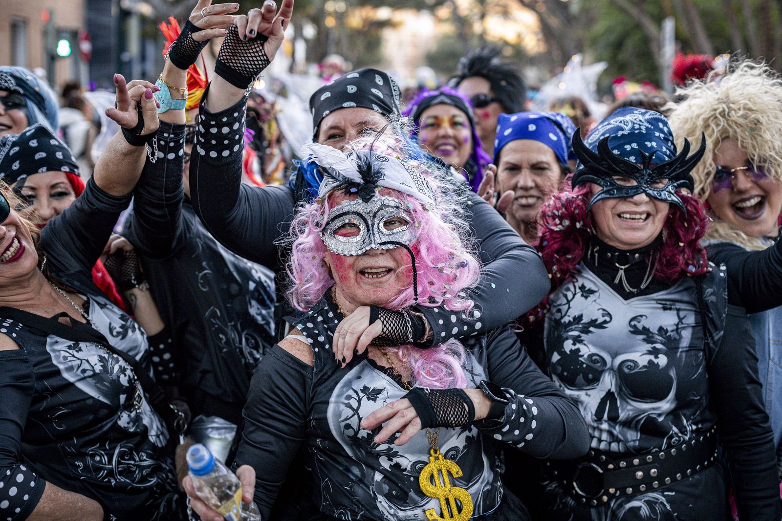 Las mejores imágenes de la Cabalgata del Humor del Carnaval de Cádiz 2026