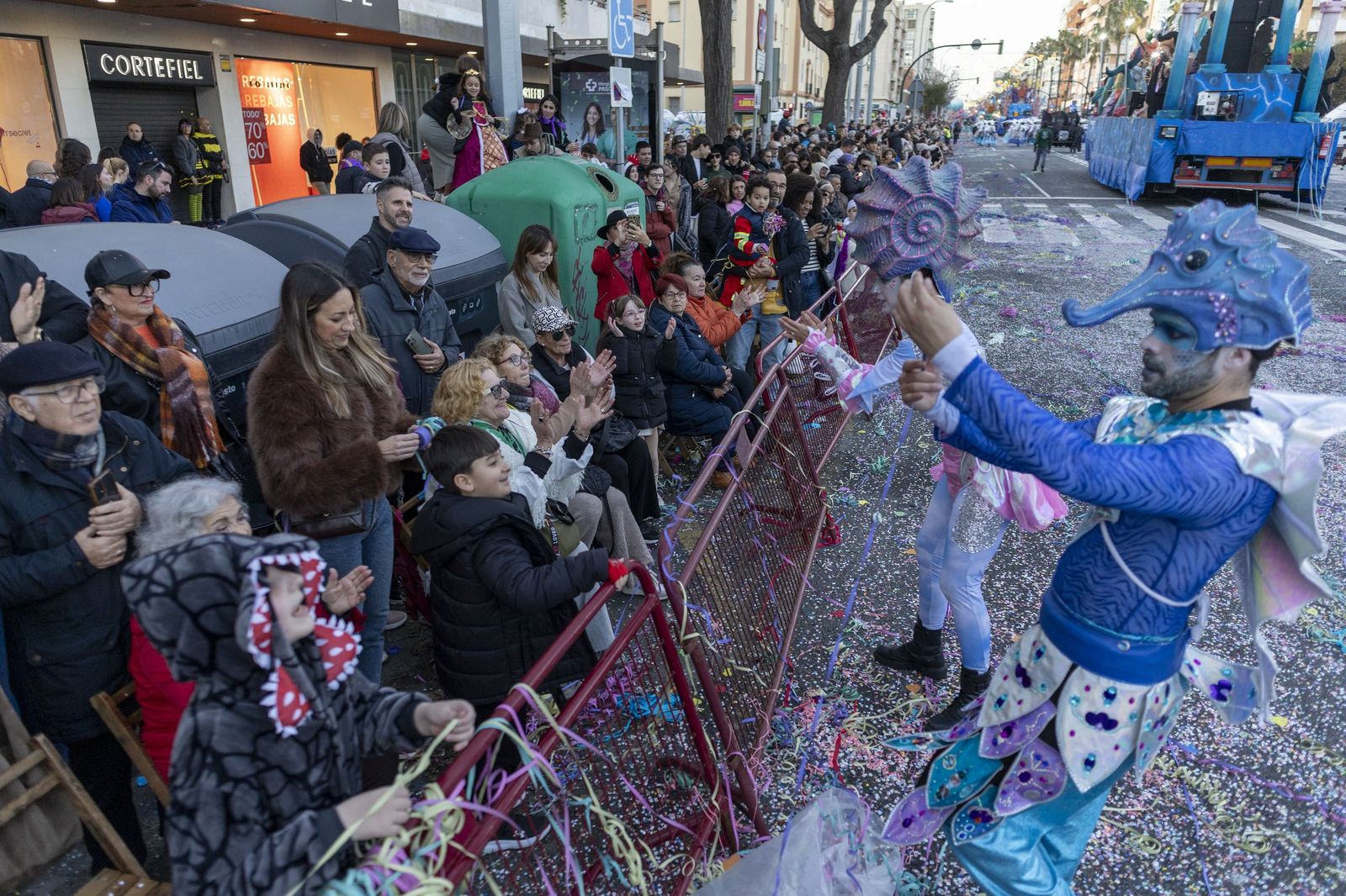 Las mejores imágenes de la Cabalgata del Carnaval de Cádiz 2026