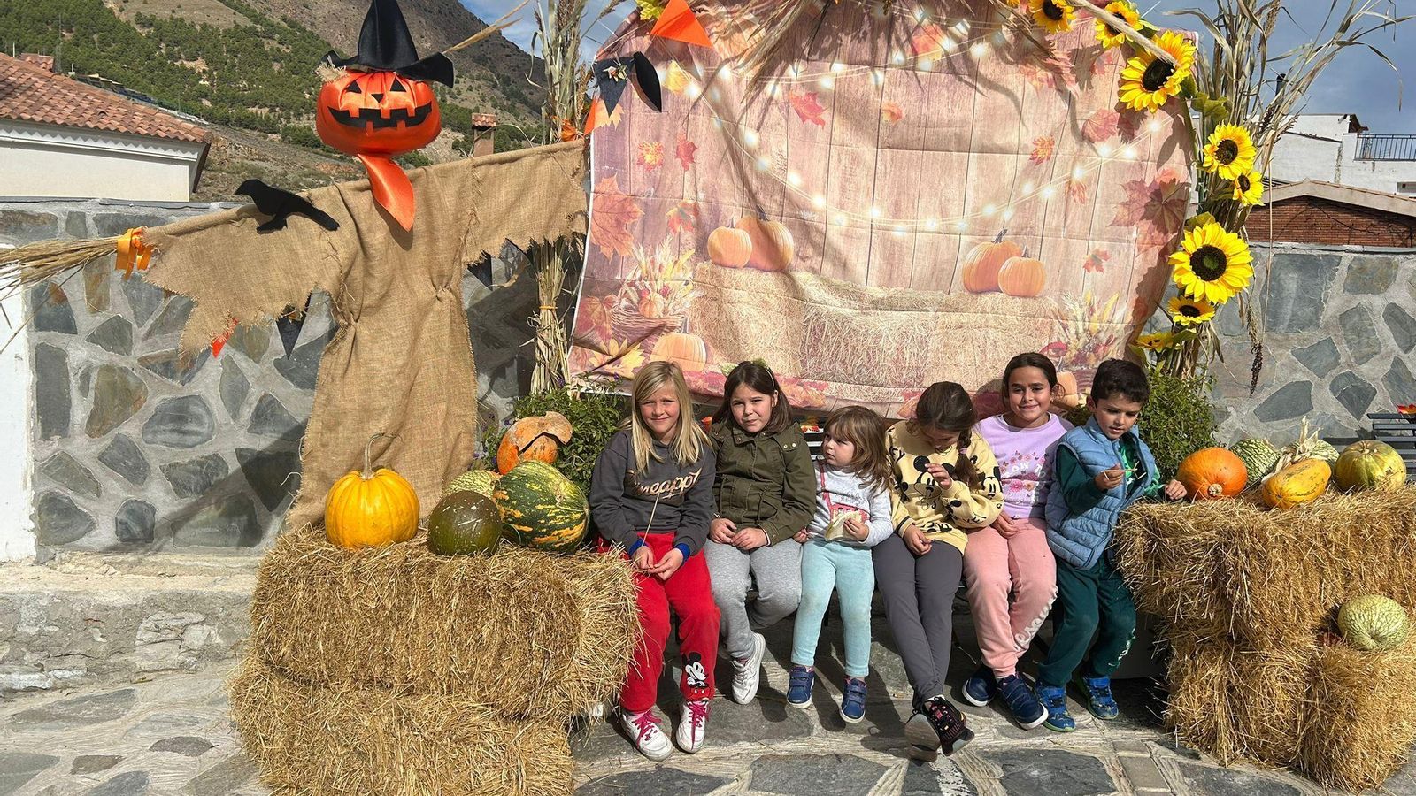La iniciativa mezcla la tradición con la fiesta del Día de Todos los Santos y Halloween.