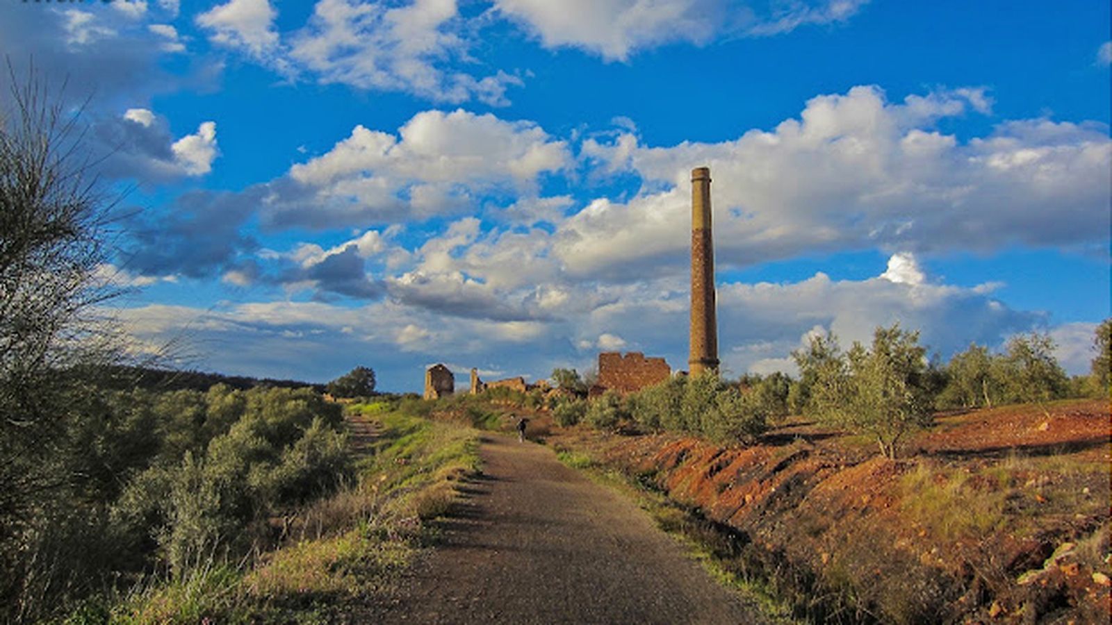 La ruta minera revela el pasado industrial de Linares paso a paso.