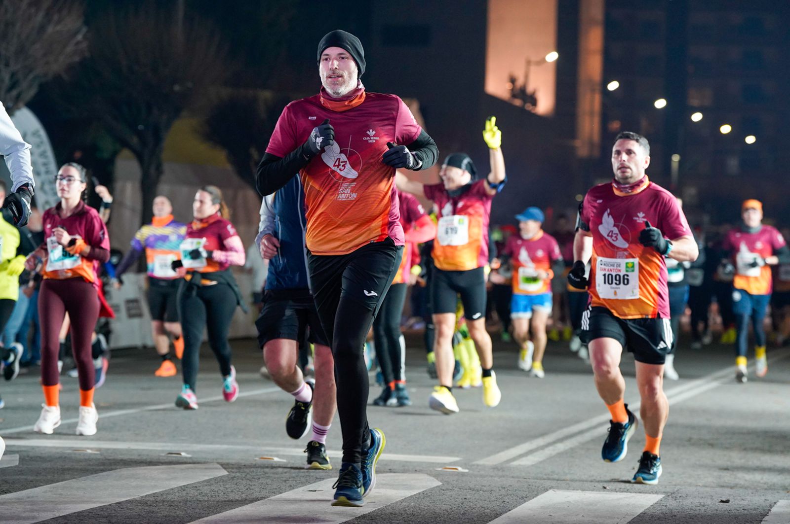 En imágenes: búscate en tu llegada a meta de la Carrera de San Antón 2026 (1)