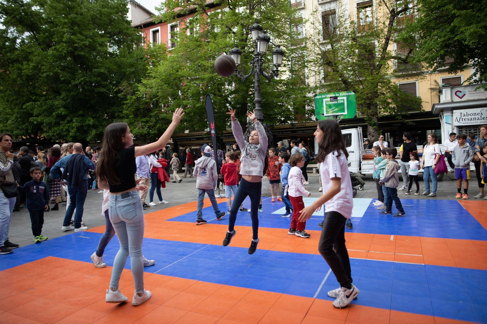 Fotos: así está siendo la tarde en La Noche en Blanco de Granada