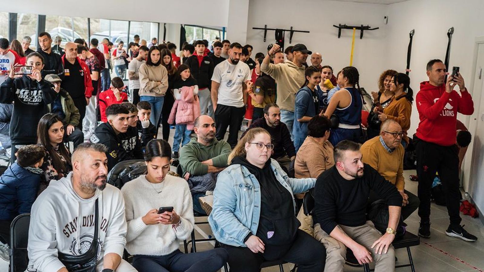 La EDM Lola Boxing estaba con el aforo completo con una gran expectación.