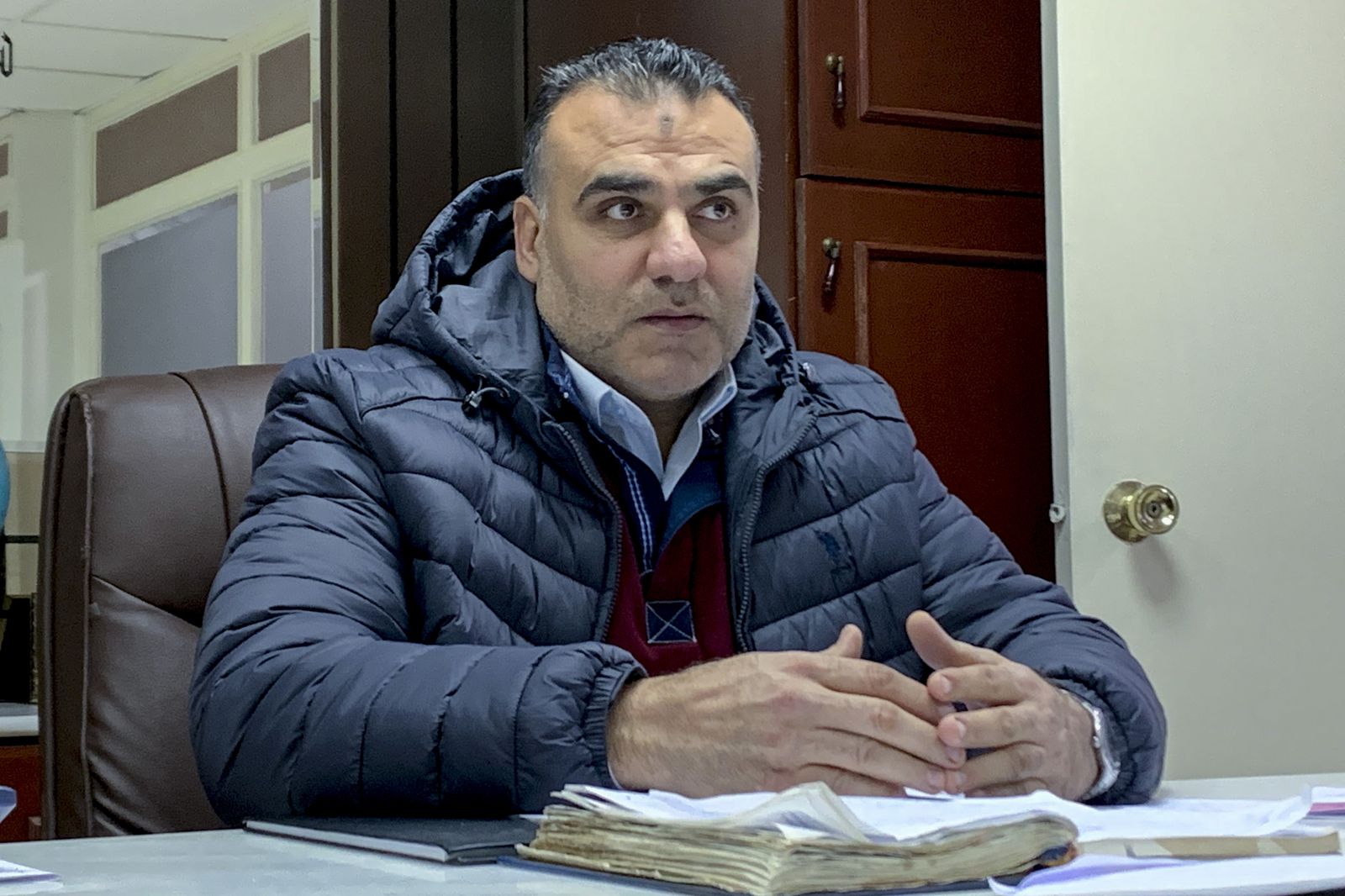 Hussain Hassan Saado, quien se atrincheró en una sucursal bancaria con su madre para poder acceder a parte de sus ahorros bloqueados por el "corralito" en el Líbano.