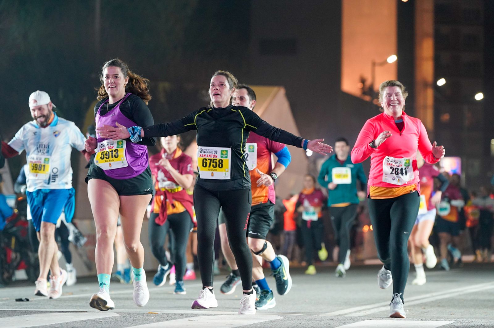 En imágenes: búscate en tu llegada a meta de la Carrera de San Antón 2026 (13)