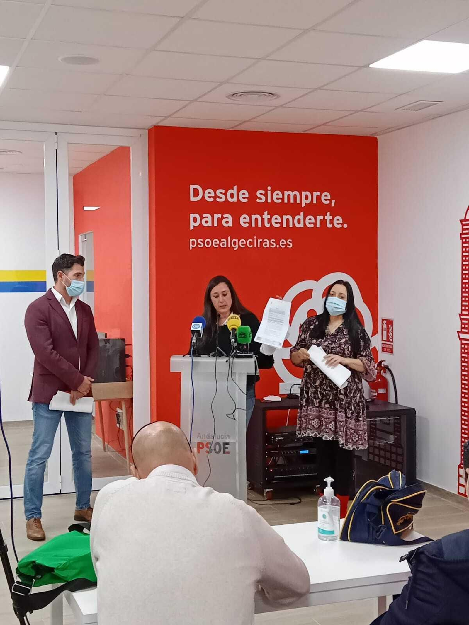 Rocío Arrabal, entre Fran Fernández y María Díaz.