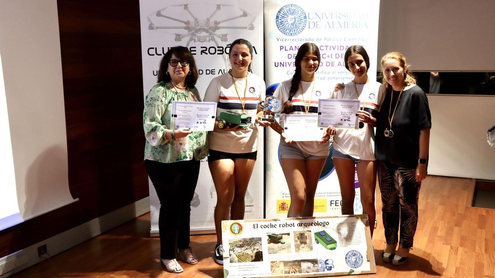 El equipo ganador en la categoría de ESO, formado por estudiantes del IES El Alquián.
