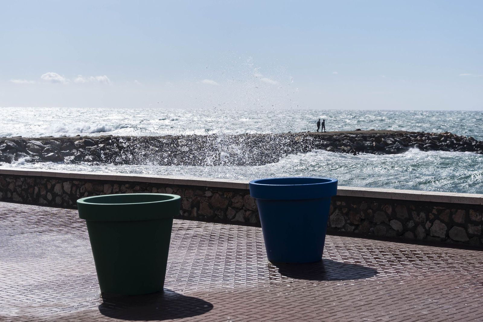 Las imágenes del viento que sacude Almería con rachas de hasta 93 km/h