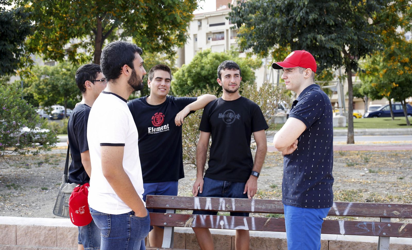 Juanma Martínez Vallejos (a la derecha) con algunos amigos, el pasado verano.