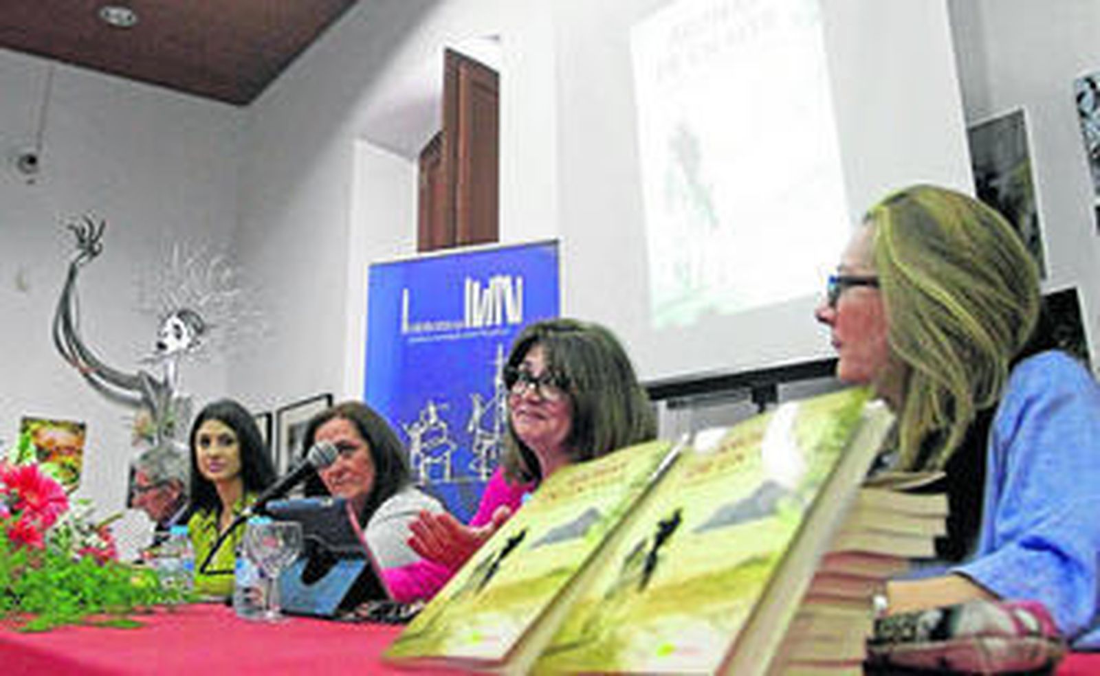 Imagen de la presentación del libro de Ana Fabiola Bedoya, ayer en La Línea.