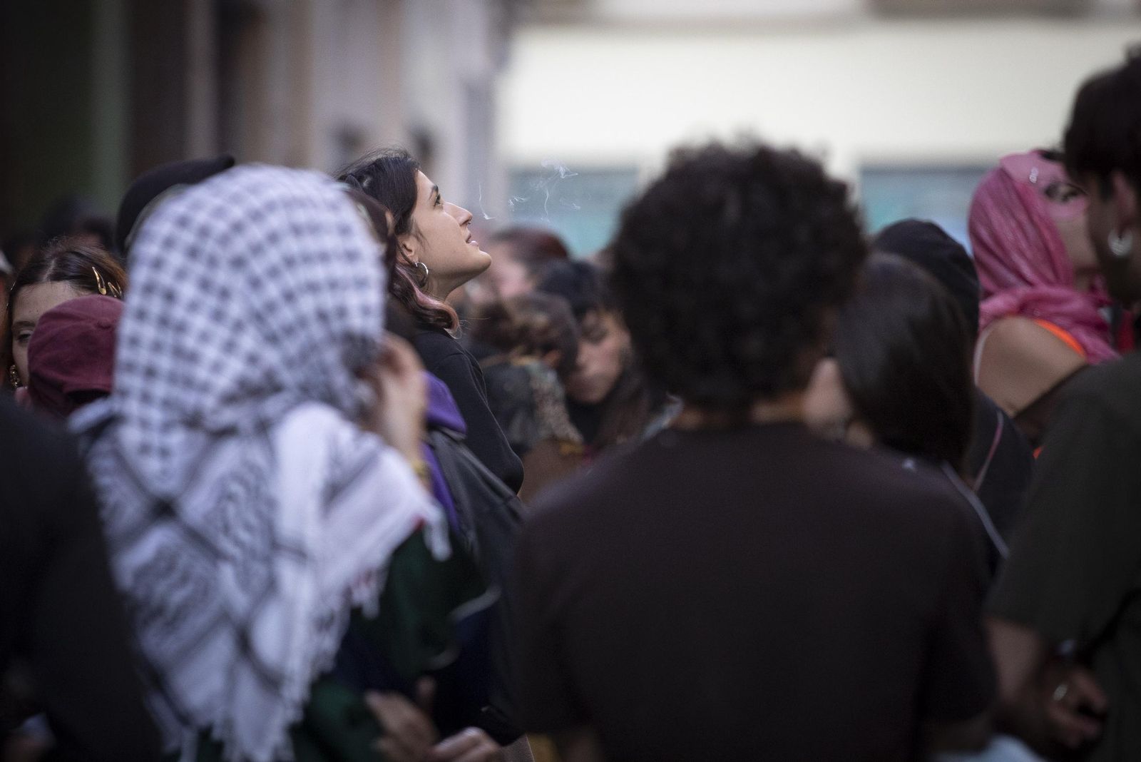 Todas las imágenes de la concentración frente al edificio okupado en el centro de Granada