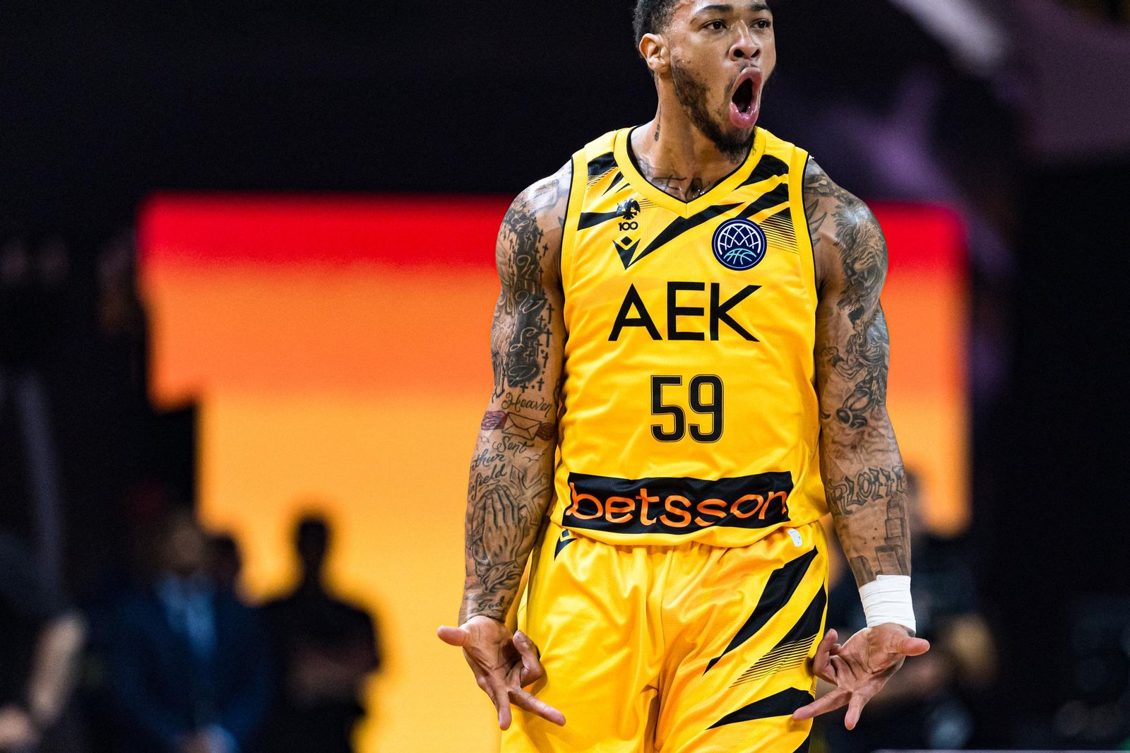 El AEK remonta y le quita al Tenerife el tercer puesto (77-73)